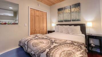 Iron/ironing board, internet, bed sheets