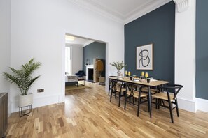 Dining - Saphira Suite - City Centre 1 Bed Apartment (Edinburgh)