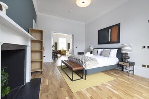 1 slaapkamer, een strijkplank/strijkijzer, reisbedje, wifi