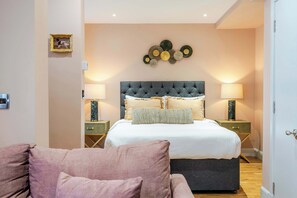 Iron/ironing board, travel crib, WiFi, bed sheets