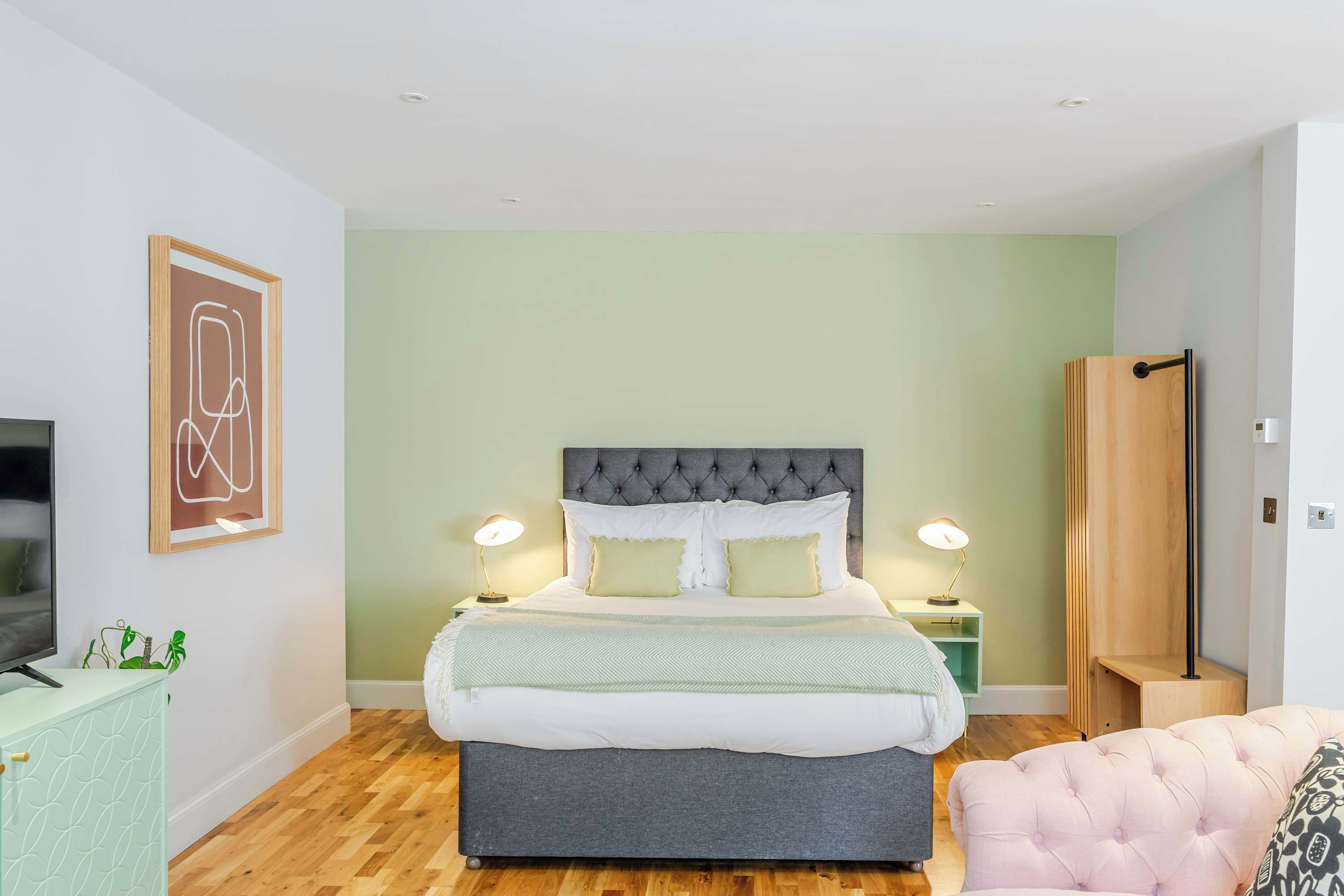Iron/ironing board, travel cot, WiFi, bed sheets