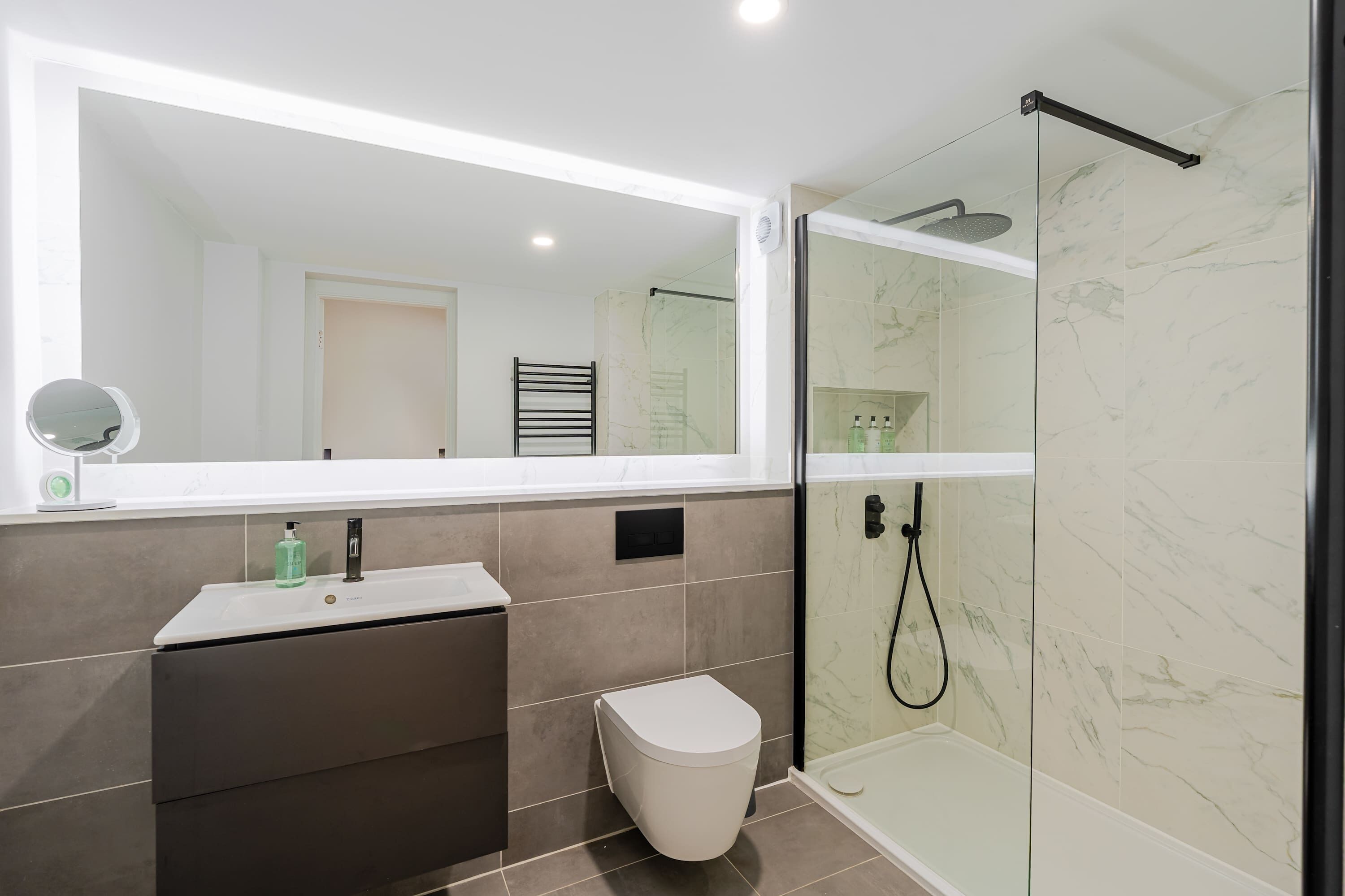 Shower, hair dryer, towels