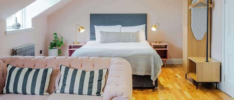 Iron/ironing board, travel cot, WiFi, bed sheets