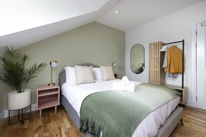 Iron/ironing board, travel crib, WiFi, bed sheets