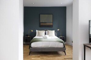 Bügeleisen/Bügelbrett, Reisekinderbett, WLAN, Bettwäsche