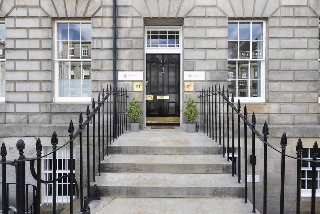 تفاصيل الفندق من الخارج