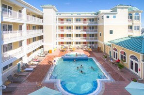 Een verwarmd zwembad