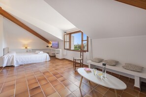 3 makuuhuonetta, silitysrauta/-lauta, ilmainen Wi-Fi, vuodevaatteet