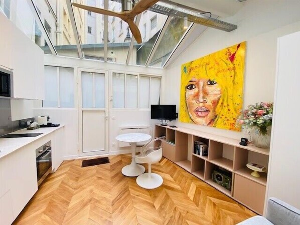 Fridge, microwave, oven, coffee/tea maker - Warm 18m² ideal for couple in Paris (Paris)