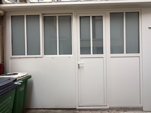 Exterior detail - Warm 18m² ideal for couple in Paris (Paris)
