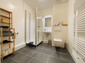 Dusche, Handtücher, Seife, Shampoo