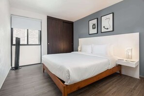 2 habitaciones, tabla de planchar con plancha, cuna de viaje y wifi