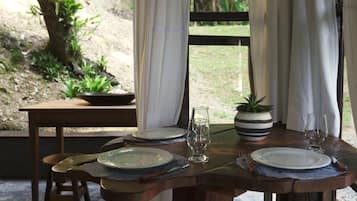 Micro-ondas, mesas de jantar