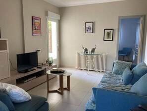 TV, fireplace, DVD player, table football