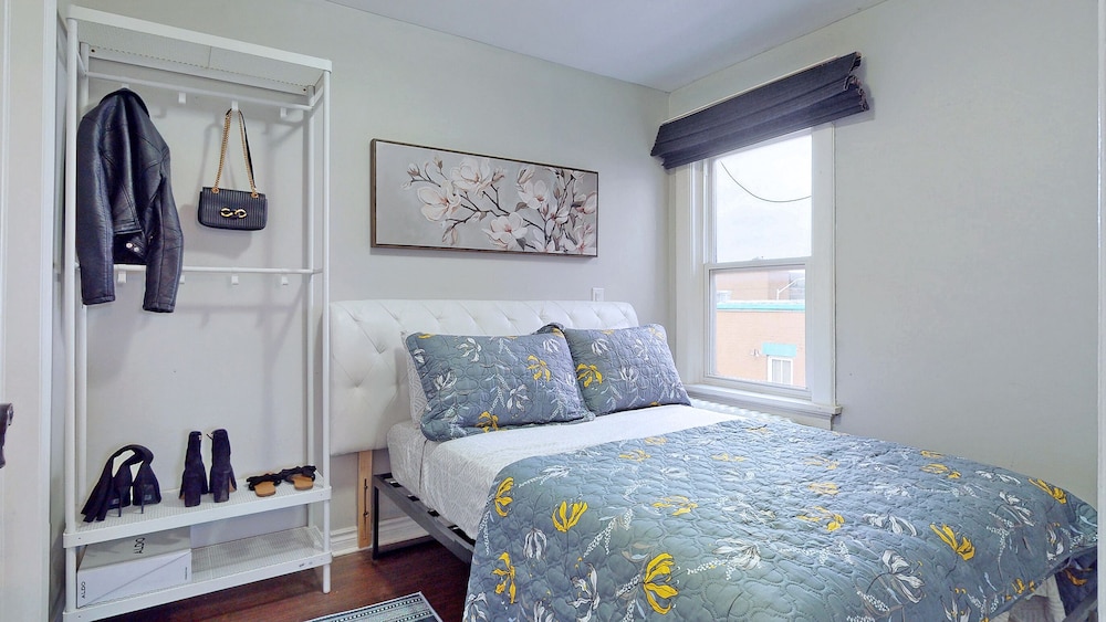 Cozy Apartment in Downtown Brampton Walk to restaurants, shopping and