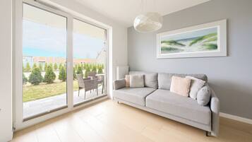 Apartment, Air conditioning (2 C ul. Kapitańska 16) | Living area | Flat-screen TV