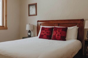 3 habitaciones, tabla de planchar con plancha, wifi y ropa de cama 