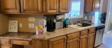 雪櫃、微波爐、焗爐、爐具