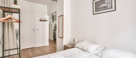 1 slaapkamer, een strijkplank/strijkijzer, gratis wifi, beddengoed