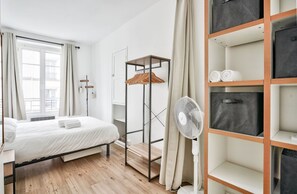 1 chambre, fer et planche à repasser, Wi-Fi gratuit, draps fournis