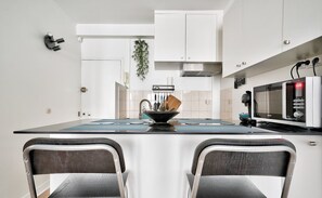 Oven, stovetop, coffee/tea maker, electric kettle