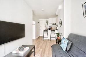 TV - Nice Apartment at 10 min From Bastille (Paris)