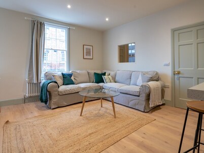 Stylish Grade II listed house - Pass the Keys