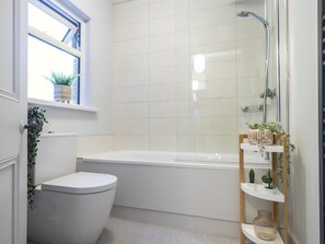 Shower, hair dryer, towels - Exquisite 3 Floor Townhouse Perfect Location - Pass the Keys (Belfast)