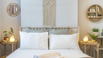 4 bedrooms, iron/ironing board, WiFi (free), bed sheets