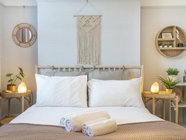 4 bedrooms, iron/ironing board, free WiFi, bed sheets