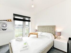 1 غرفة نوم ومكواة/لوح كي وواي فاي مجانًا وملاءات أسرّة