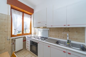 Microonde, forno, piano cottura