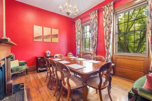 Dining - Devonshire House Luxury with a Fascinating History (North Hobart)