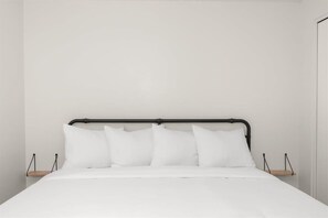 4 Schlafzimmer, Schreibtisch, Reisekinderbett, WLAN