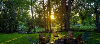 Waterfront Cottage | Hot Tub, Fire Pit & Fireplace | Pool Table | Walk to Town