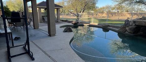 حمّام سباحة خارجي