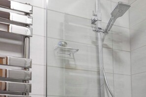 Shower, hair dryer, towels - Apartment 17, The Moorings - Stunning sea views (Filey)