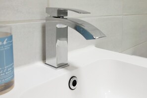 Shower, hair dryer, towels - Apartment 17, The Moorings - Stunning sea views (Filey)