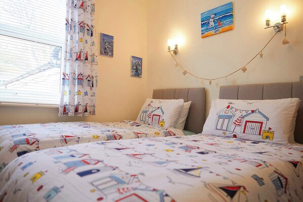 2 chambres, fer et planche à repasser, Wi-Fi, draps fournis