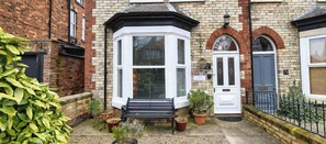Exterior detail - Rydal House - central location and stylish interiors (Filey)