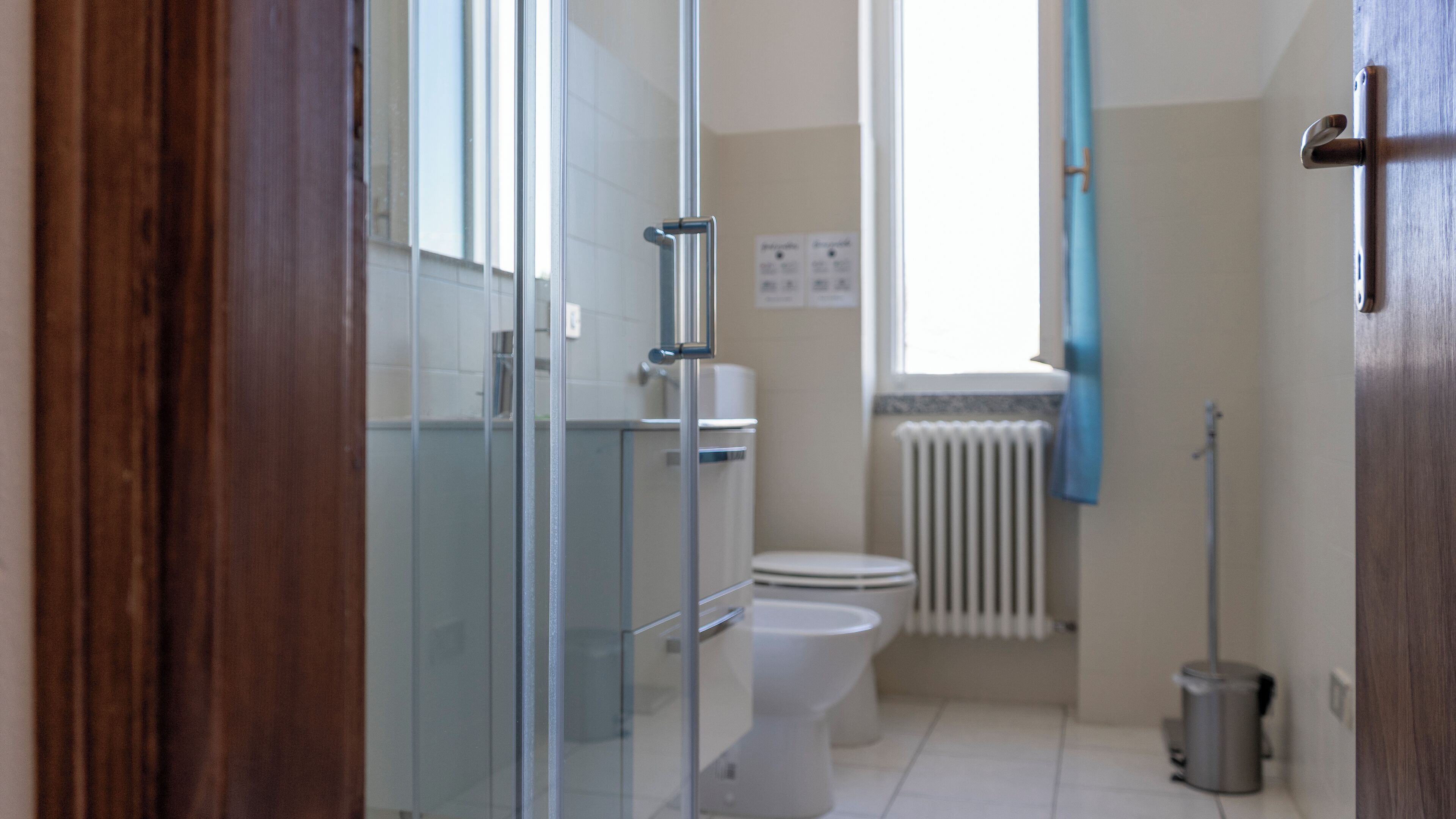 Dusche, Haartrockner, Bidet, Handtücher