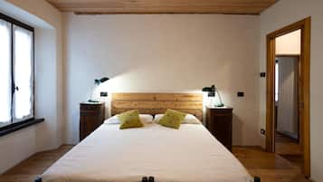 2 bedrooms, travel crib, WiFi, bed sheets