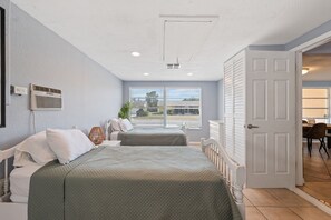 3 habitaciones, caja de seguridad en la habitación y escritorio 