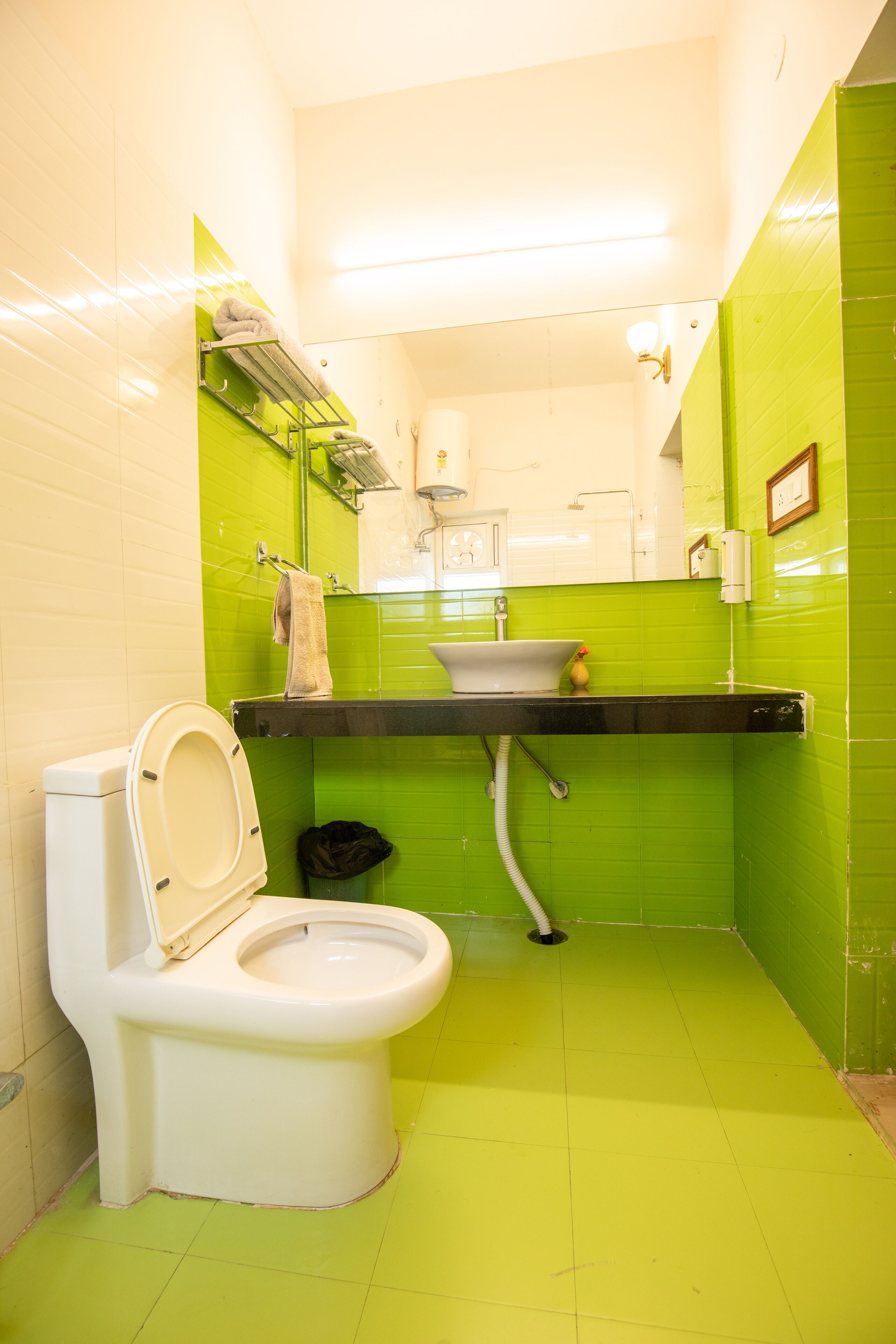 Bidet, serviettes fournies, savon, shampoing