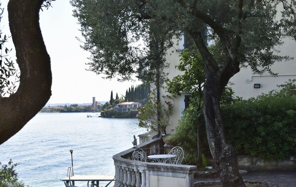 Property grounds - Marieclaire by Theater Home, directly to the lake (Toscolano-Maderno)