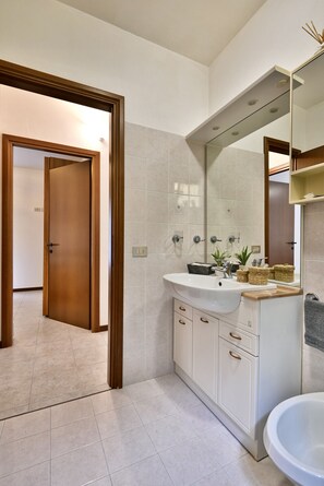 Douche, serviettes fournies