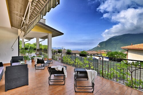 Casa Ledio by Theater Home - with marvellous lake view