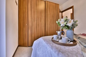 2 chambres, accès au Wi-Fi (inclus), literie fournie