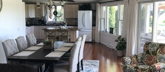Beautiful Home with Many Activities (15mins from DOW Gardens and Whiting Forest)