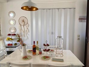 Appartement, 2 grands lits | Restauration